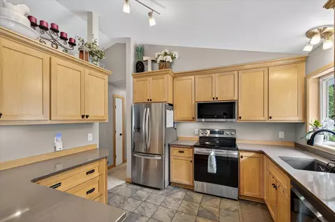 3922 Westbury Trl, Eagan, MN 55123 photo 26