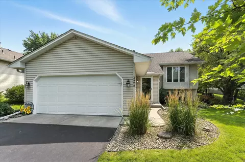 3922 Westbury Trl, Eagan, MN 55123 photo 2