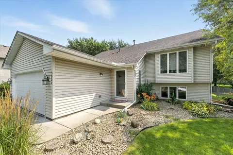 3922 Westbury Trl, Eagan, MN 55123 photo 3