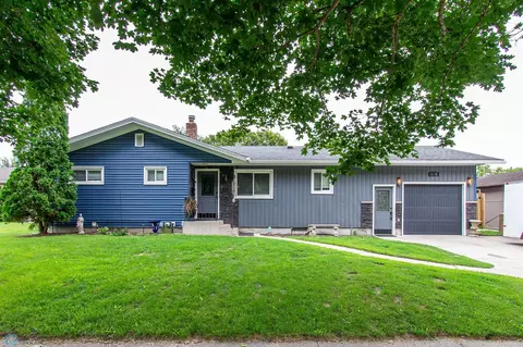 516 16th St S, Moorhead, MN 56560