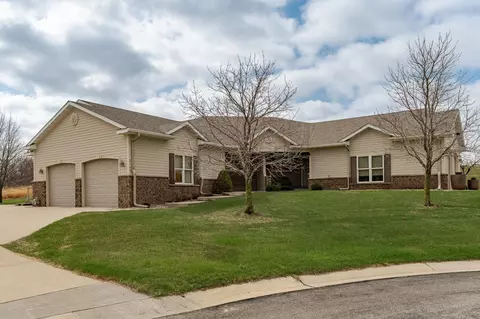 2145 Turnberry Ln SE, Pine Island, MN 55963