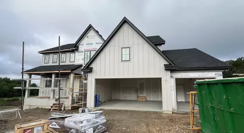 5537 Rolling Hills Pkwy, Chaska, MN 55318