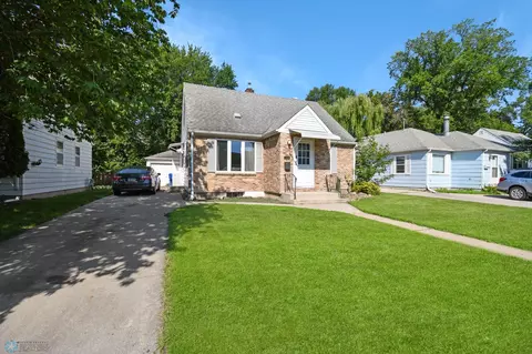 1338 8th St N, Fargo, ND 58102