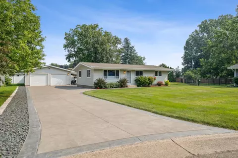 1001 Lincoln Ln, Hudson, WI 54016
