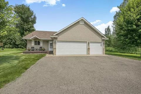 631 Iris Ln E, Saint Joseph, MN 56374