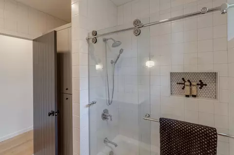 Bath - 22277 E Lake Hubert Dr, Brainerd, MN 56401 photo 5 of 8