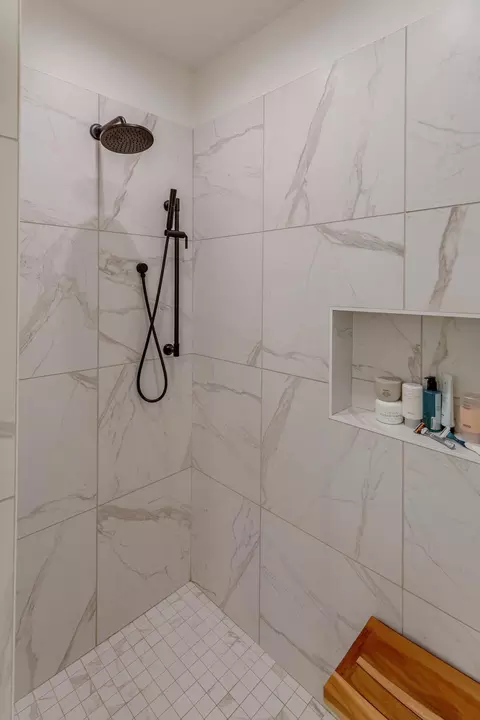 Bath - 22277 E Lake Hubert Dr, Brainerd, MN 56401 photo 3 of 8