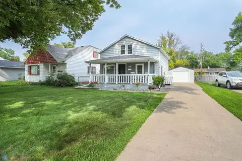 1214 14th St N, Moorhead, MN 56560