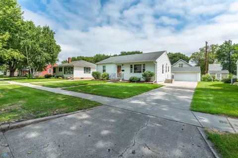2009 N 8th St N, Fargo, ND 58102