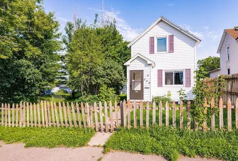 608 E 10th St, Duluth, MN 55805 photo 2