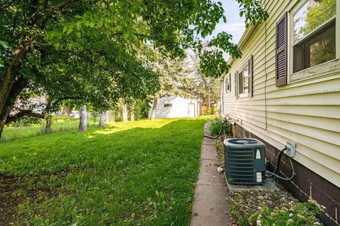 608 E 10th St, Duluth, MN 55805 photo 17