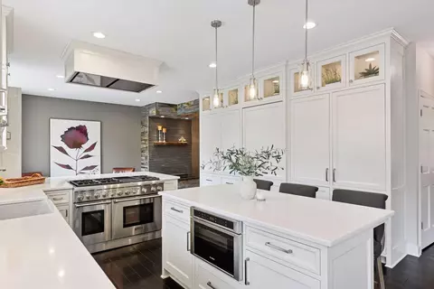 Kitchen - 5655 Marsh Pointe Dr, Shorewood, MN 55331 photo 4 of 7