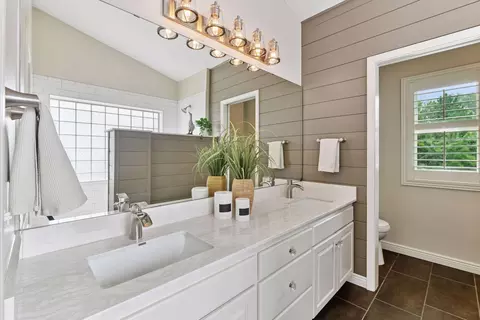 Bath - 5655 Marsh Pointe Dr, Shorewood, MN 55331 photo 3 of 6