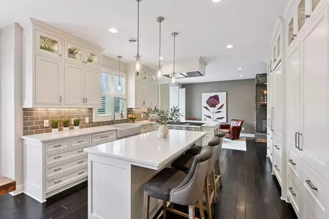 Kitchen - 5655 Marsh Pointe Dr, Shorewood, MN 55331 photo 3 of 7