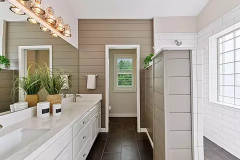 Bath - 5655 Marsh Pointe Dr, Shorewood, MN 55331 photo 2 of 6