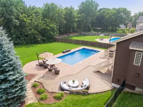 5655 Marsh Pointe Dr, Shorewood, MN 55331