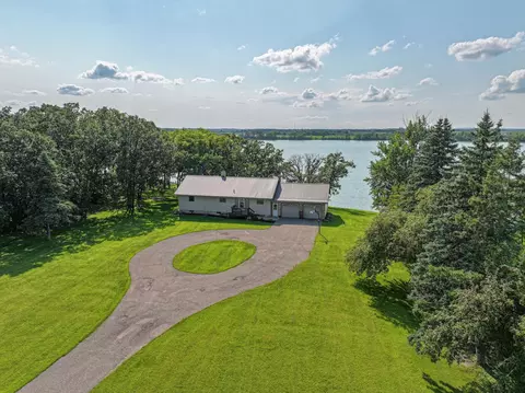 1044 S Otter Ave, Parkers Prairie, MN 56361