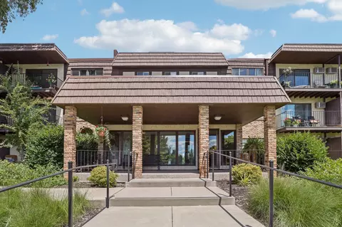 215 Barry Ave S #104, Wayzata, MN 55391