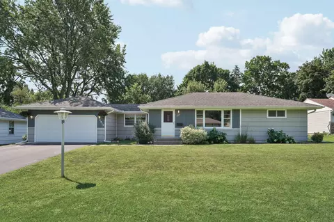 2919 W 87th St, Bloomington, MN 55431