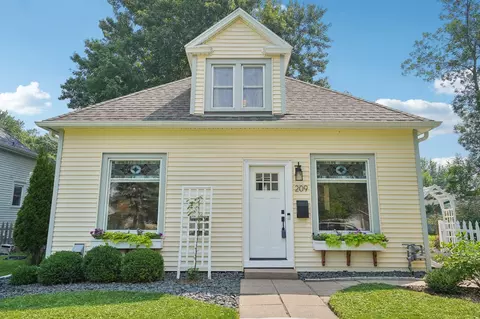 209 8th Ave N, Hopkins, MN 55343