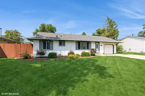 233 150th St W, Apple Valley, MN 55124
