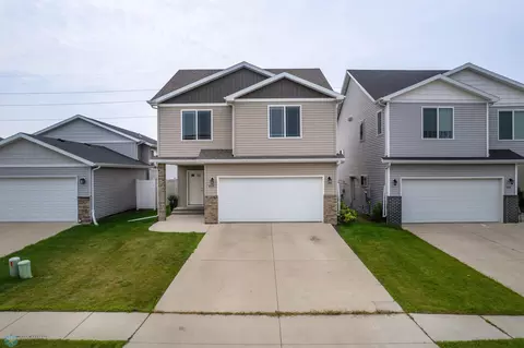 409 Foxtail Dr, West Fargo, ND 58078
