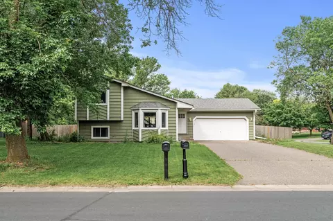 10590 Drake St NW, Coon Rapids, MN 55433