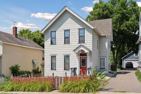 697 5th St E, Saint Paul, MN 55106