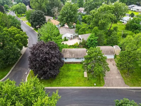 2047 Chambers St, Maplewood, MN 55109