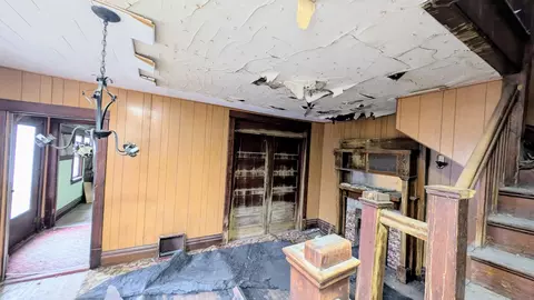 Entry Way - 1003 Central Ave, Walhalla, ND 58282 photo 1 of 3