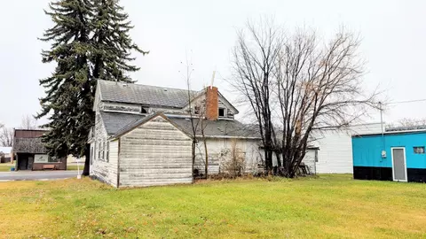 Exterior - 1003 Central Ave, Walhalla, ND 58282 photo 4 of 4