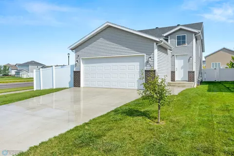6297 57th Ave S, Fargo, ND 58104