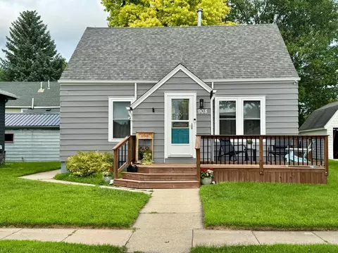 908 Smith Ave, Worthington, MN 56187