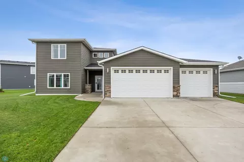 1029 44th Ave S, Moorhead, MN 56560