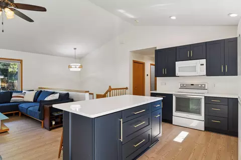 Kitchen - 4909 Hanover Rd, Mound, MN 55364 photo 6 of 8