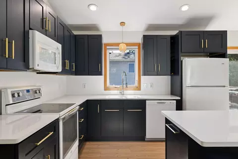 Kitchen - 4909 Hanover Rd, Mound, MN 55364 photo 4 of 8