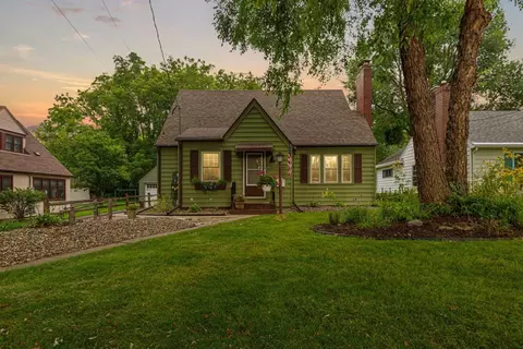 607 3rd St S, Waterville, MN 56096 photo 4