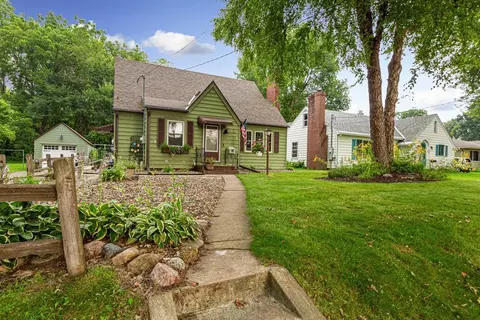 607 3rd St S, Waterville, MN 56096 photo 3