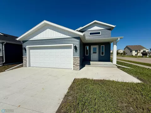 1852 44th Ave S, Moorhead, MN 56560