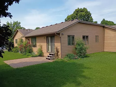 1820 Red Fox Rd, Saint Cloud, MN 56301