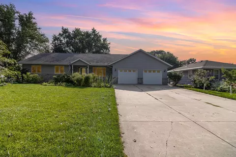 211 S Walnut St, Belle Plaine, MN 56011