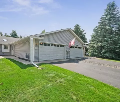 1355 Hilo Ave N, Oakdale, MN 55128