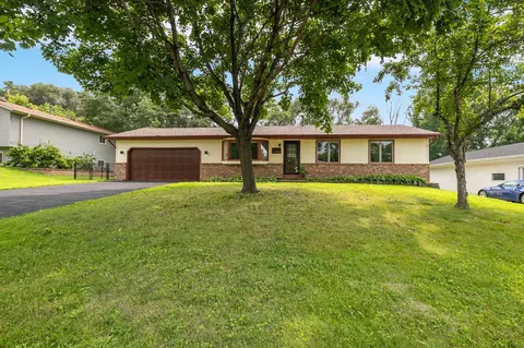 2405 Friendship Ln, Burnsville, MN 55337
