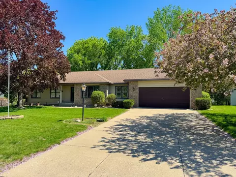 1626 Diane Rd, Mendota Heights, MN 55118