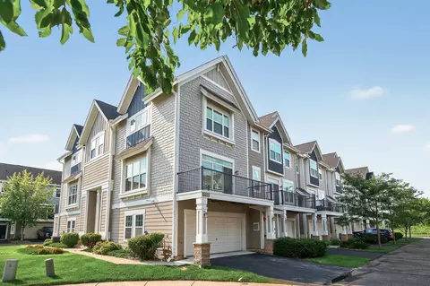 15533 Eagle Shore Dr #806, Apple Valley, MN 55124