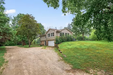 9575 Woodhill Blvd, Lakeville, MN 55044
