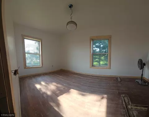Bedroom - 9807 85th Ave, Milaca, MN 56353 photo 2 of 3