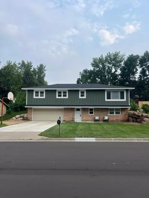 1307 20th St W, Hastings, MN 55033