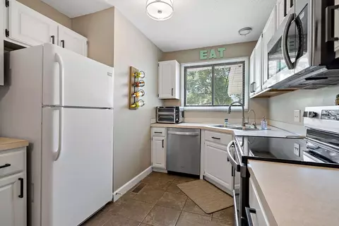 8472 S Pond Trl, Champlin, MN 55316 photo 7