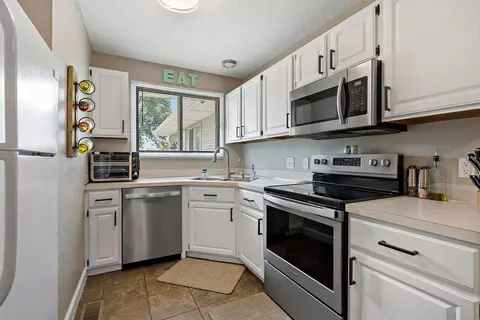 8472 S Pond Trl, Champlin, MN 55316 photo 6